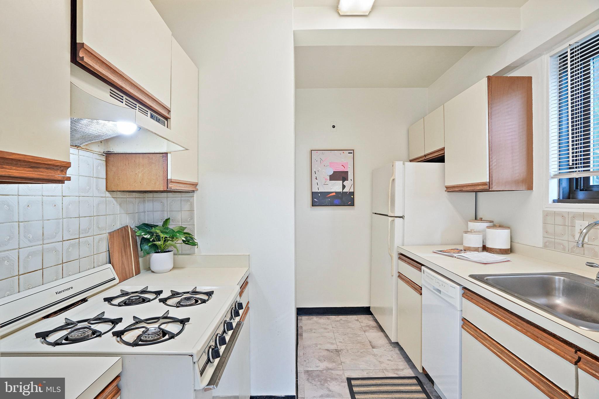 3601 Wisconsin Avenue Northwest, Unit 204 Washington, DC 20016 - Photo 6 of 15 a kitchen with a sink stove and refrigerator