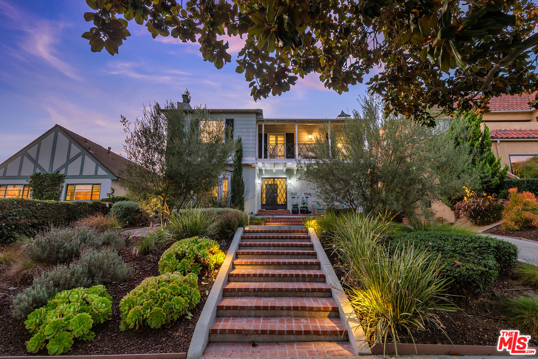 1307 South Rimpau Boulevard Los Angeles, CA 90019 - Photo 2 of 54 a front view of a house with a yard