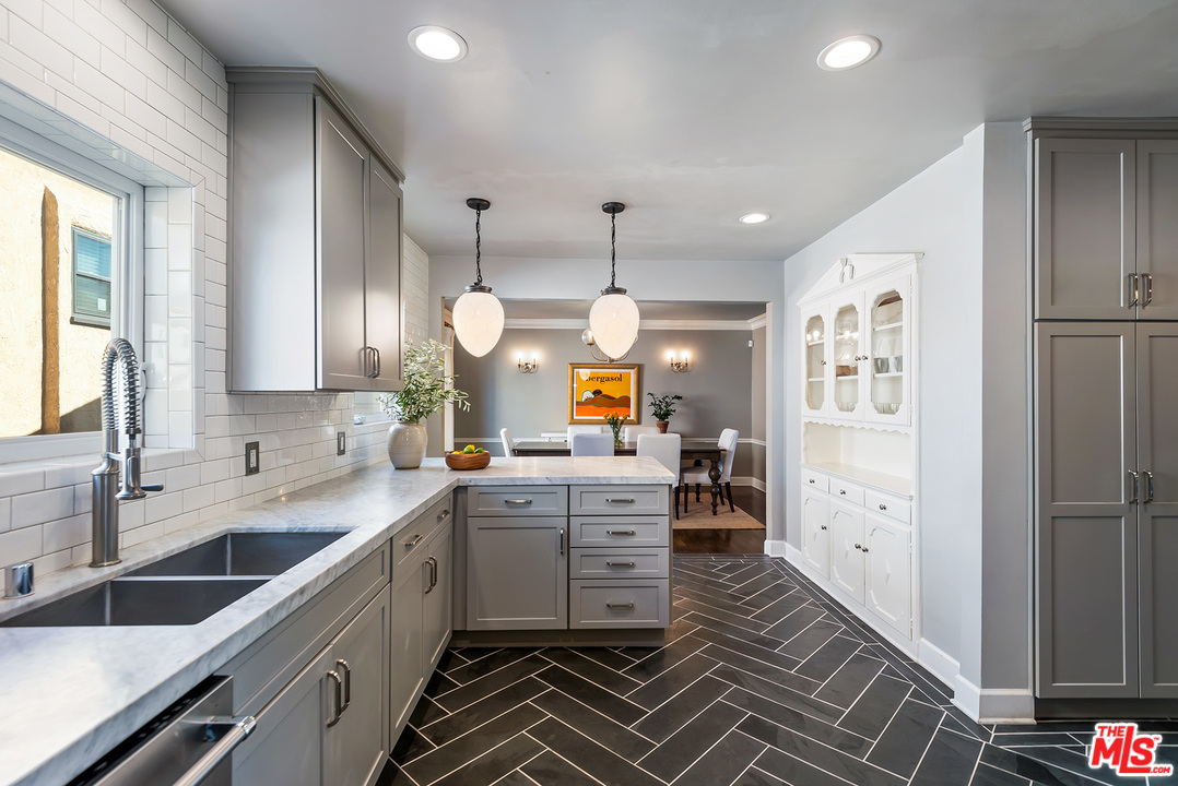 1307 South Rimpau Boulevard Los Angeles, CA 90019 - Photo 14 of 54