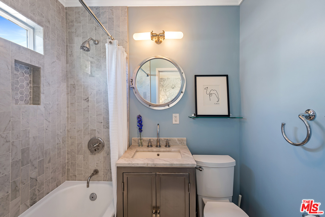 1307 South Rimpau Boulevard Los Angeles, CA 90019 - Photo 20 of 54