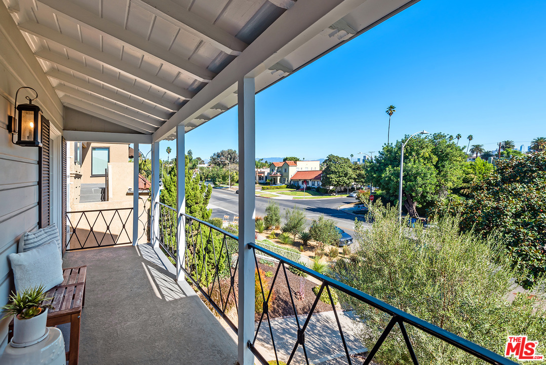 1307 South Rimpau Boulevard Los Angeles, CA 90019 - Photo 26 of 54