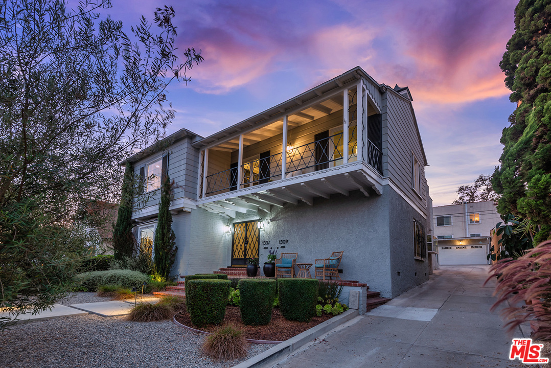 1307 South Rimpau Boulevard Los Angeles, CA 90019 - Photo 4 of 54 a front view of a house with garden