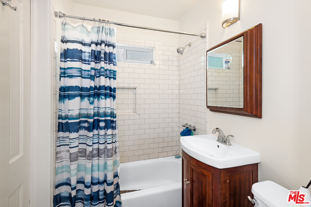 1307 South Rimpau Boulevard Los Angeles, CA 90019 - Photo 35 of 54