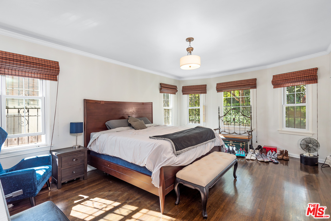 1307 South Rimpau Boulevard Los Angeles, CA 90019 - Photo 38 of 54