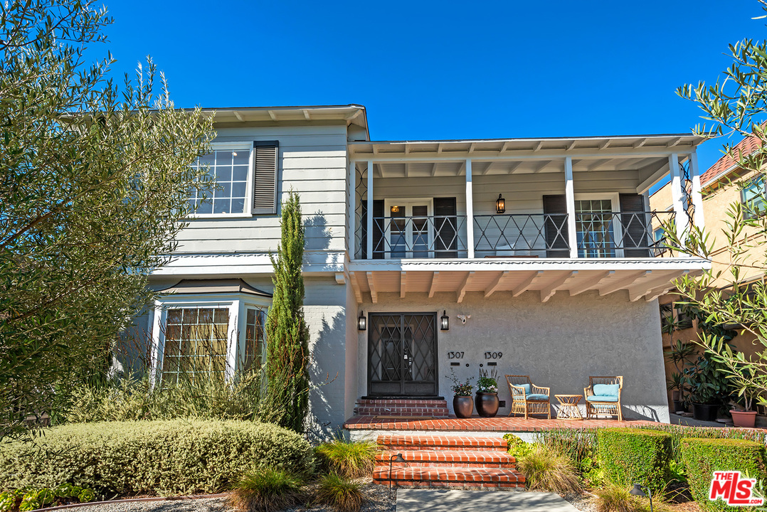 1307 South Rimpau Boulevard Los Angeles, CA 90019 - Photo 5 of 54 front view of a house with a yard