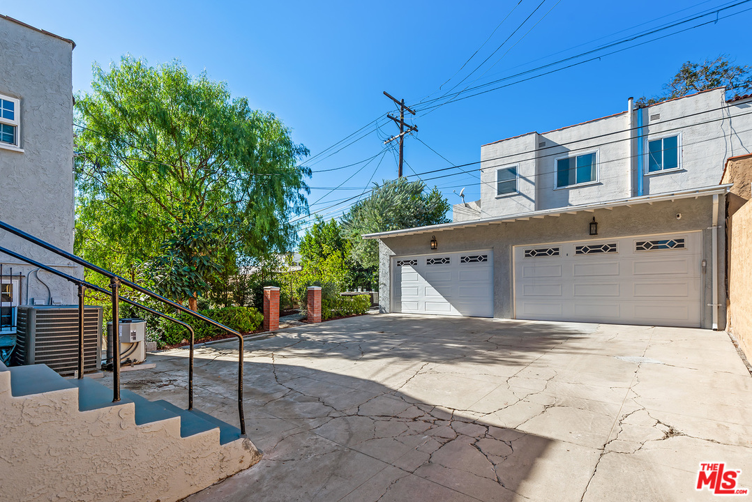 1307 South Rimpau Boulevard Los Angeles, CA 90019 - Photo 45 of 54