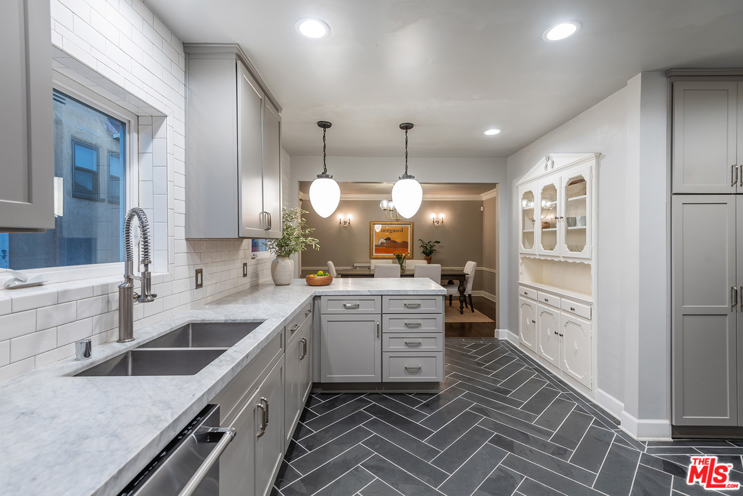 1307 South Rimpau Boulevard Los Angeles, CA 90019 - Photo 50 of 54