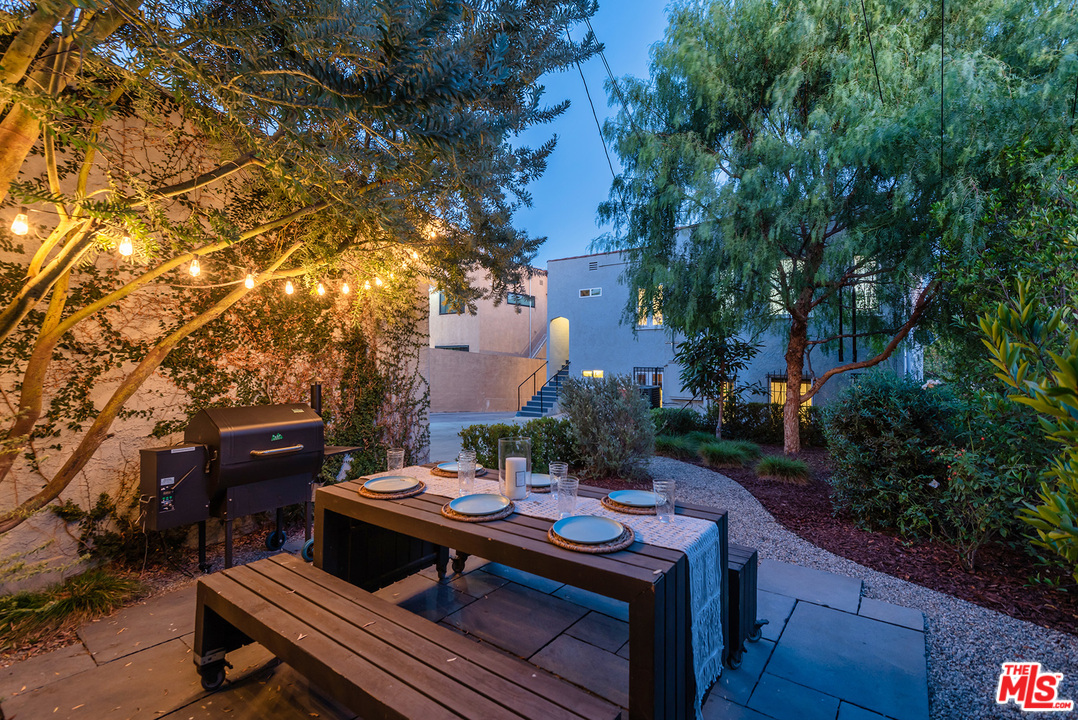 1307 South Rimpau Boulevard Los Angeles, CA 90019 - Photo 52 of 54