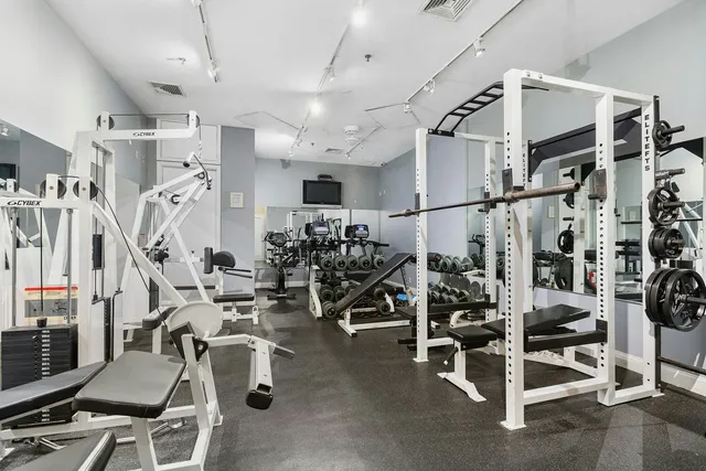 a view of entryway with a yard