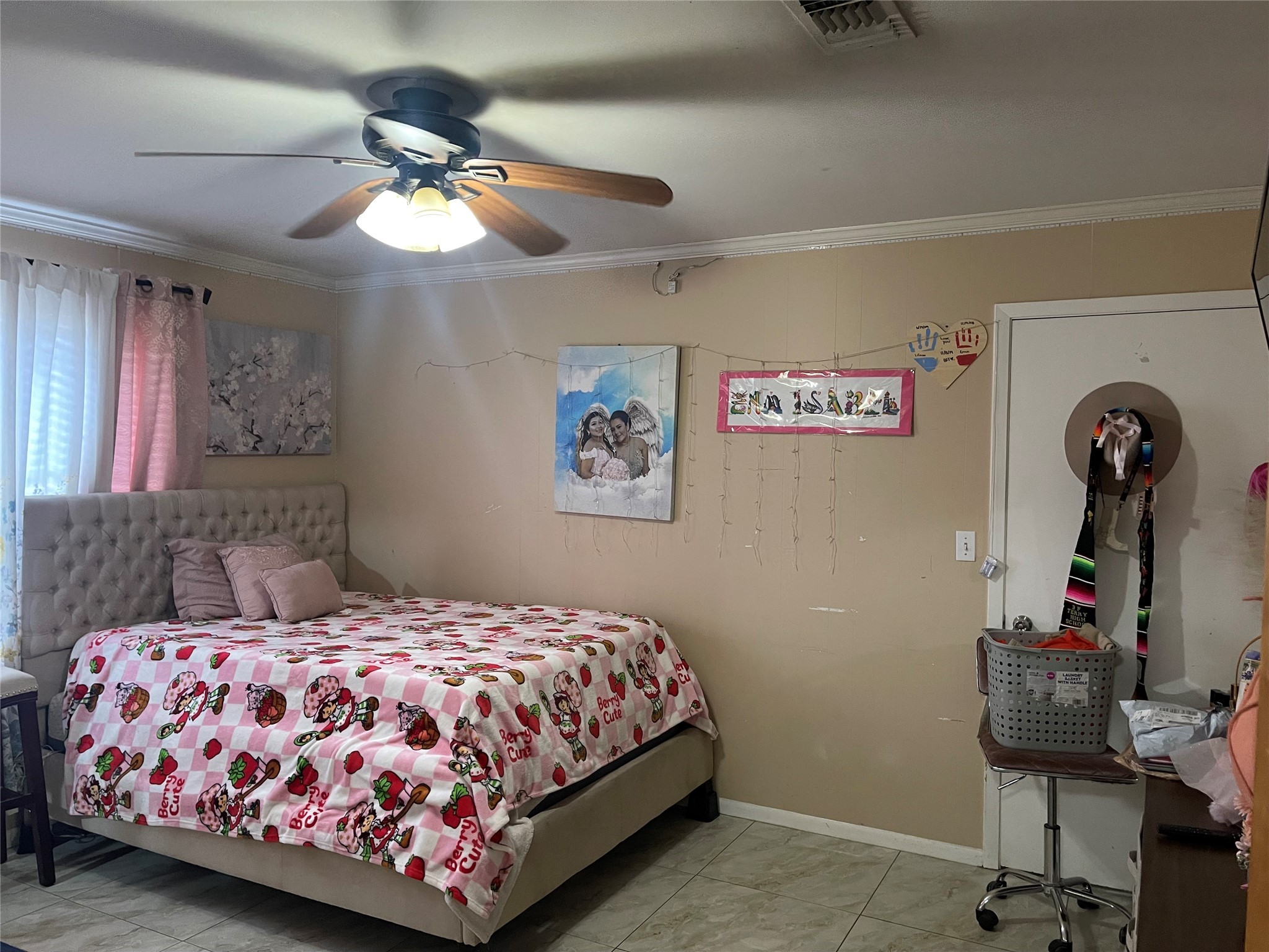 805 Avenue J Rosenberg, TX 77471 - Photo 13 of 22 a bedroom with a bed and a chandelier