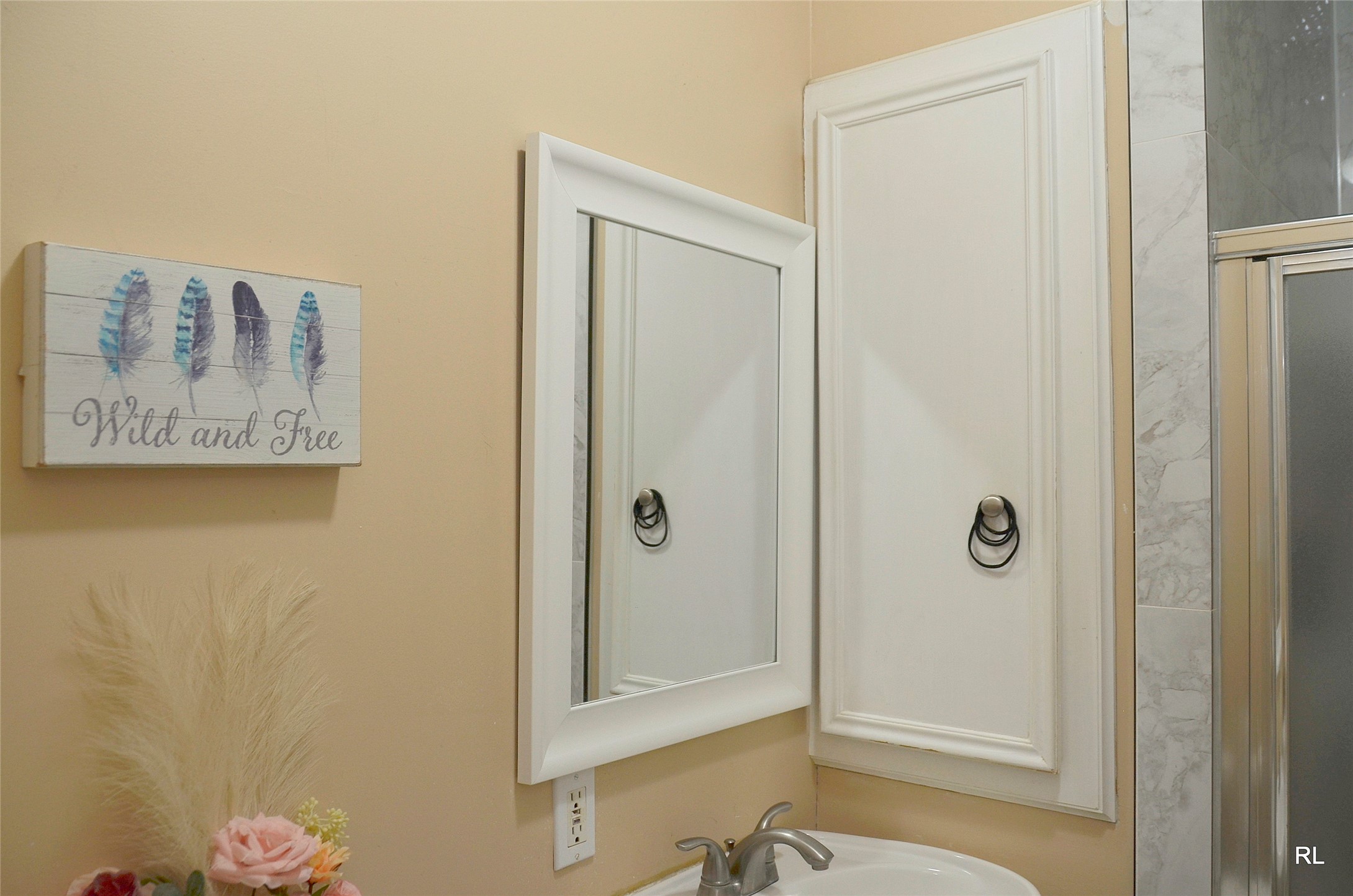 805 Avenue J Rosenberg, TX 77471 - Photo 14 of 22 a bathroom with a sink and a mirror