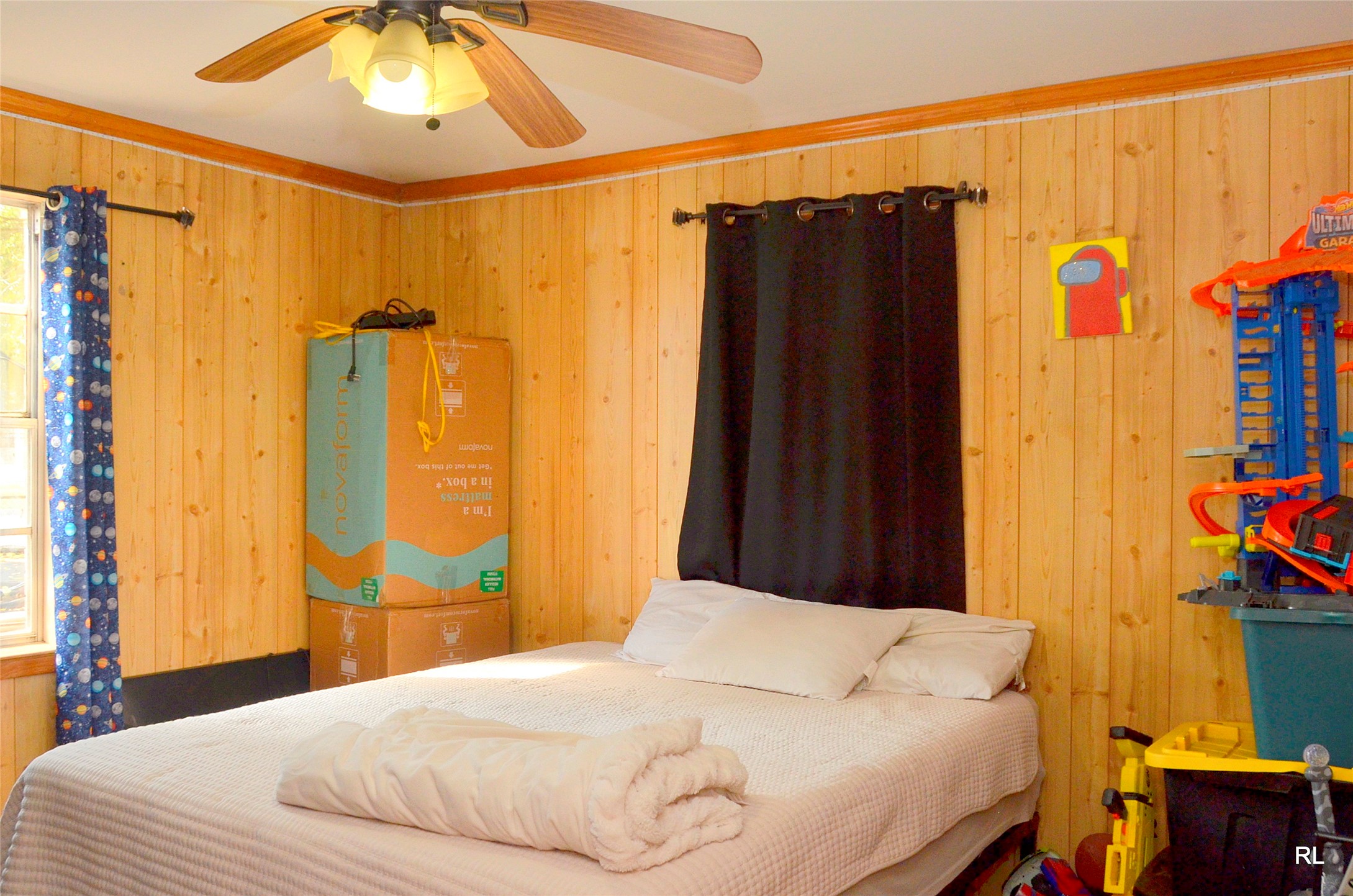 805 Avenue J Rosenberg, TX 77471 - Photo 20 of 22 a bedroom with a bed and a chandelier