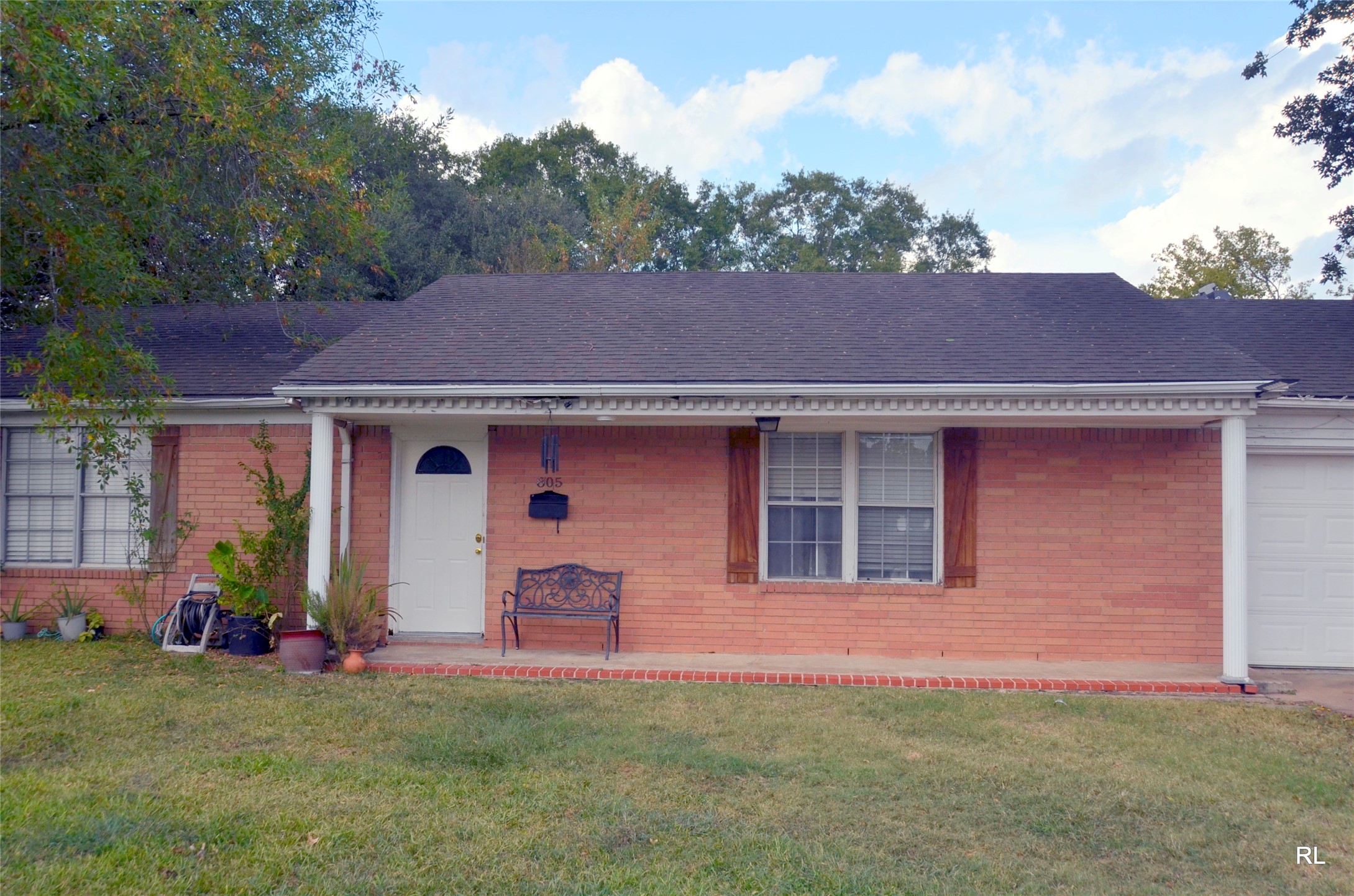 805 Avenue J Rosenberg, TX 77471 - Photo 2 of 22 a front view of a house with a yard and garage
