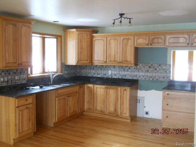 10845 Stark Road Livonia, MI 48150 - Photo 2 of 18 kitchen