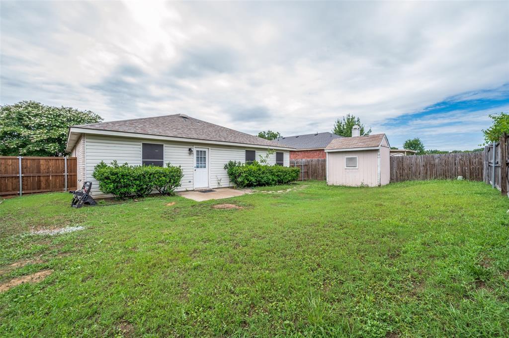 8405 Seven Oaks Lane Denton, TX 76210 - Photo 2 of 11 a front view of house with yard and green space
