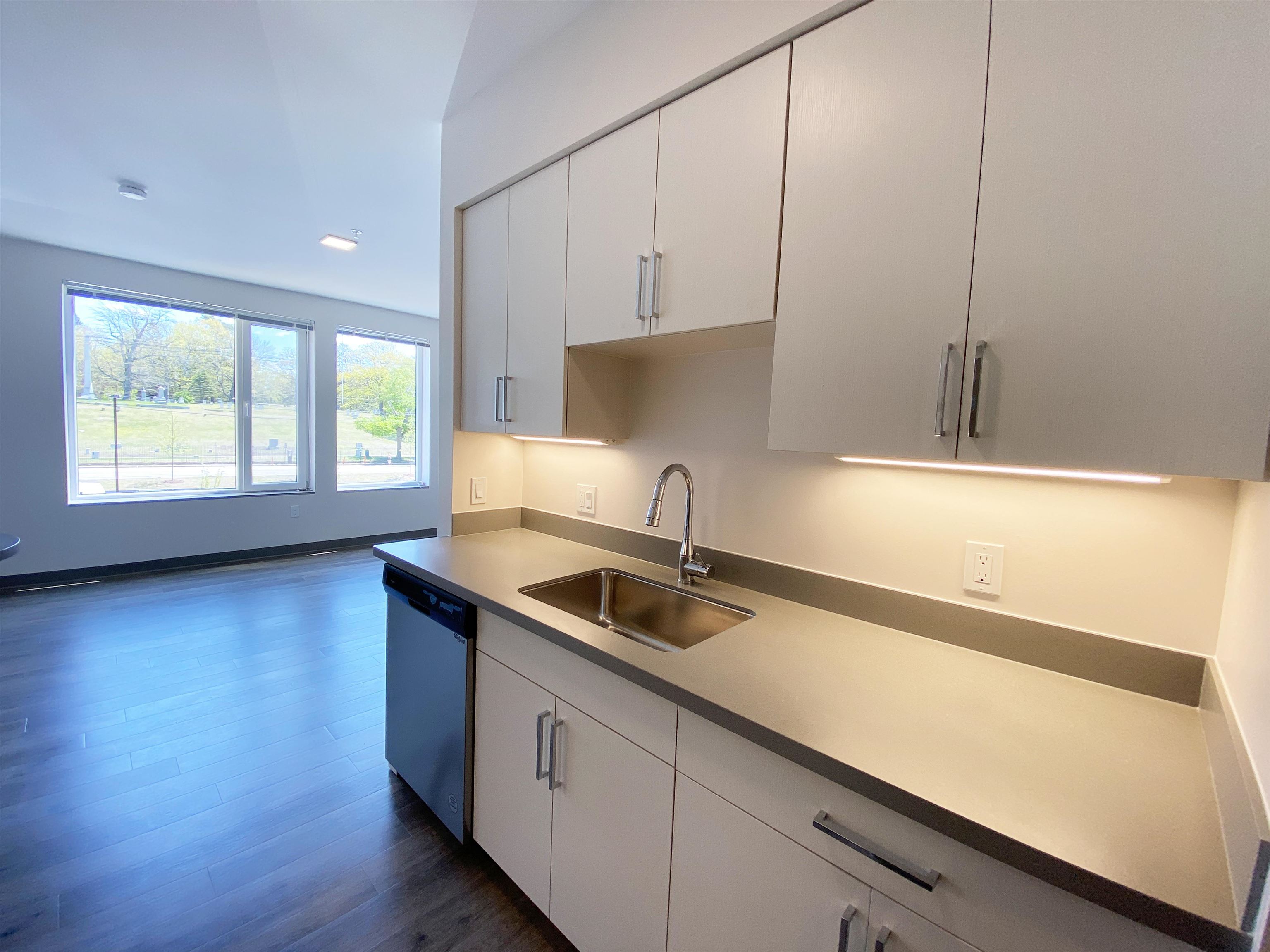 409 Elm Street, Unit 202 Manchester, NH 03101 - Photo 6 of 39