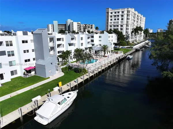 $2,500 | 2860 Northeast 14th Street Causeway, Unit 206D, Pompano Beach, FL 33062