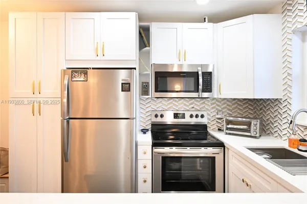 $2,500 | 2860 Northeast 14th Street Causeway, Unit 206D, Pompano Beach, FL 33062