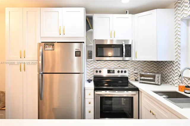 $2,500 | 2860 Northeast 14th Street Causeway, Unit 206D, Pompano Beach, FL 33062