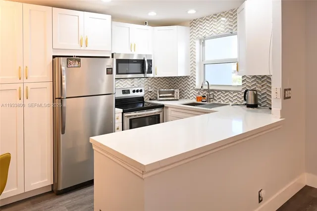 $2,500 | 2860 Northeast 14th Street Causeway, Unit 206D, Pompano Beach, FL 33062