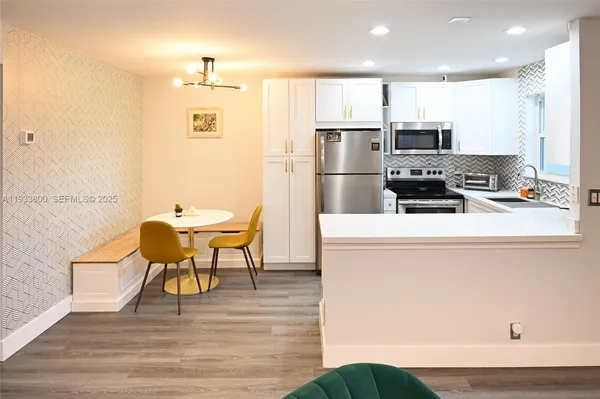 $2,500 | 2860 Northeast 14th Street Causeway, Unit 206D, Pompano Beach, FL 33062