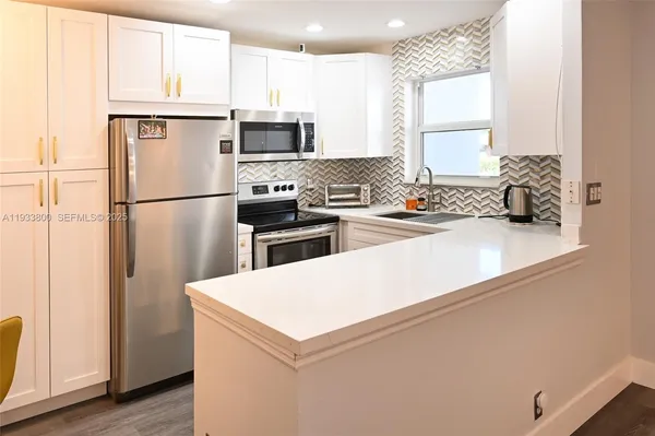 $2,500 | 2860 Northeast 14th Street Causeway, Unit 206D, Pompano Beach, FL 33062