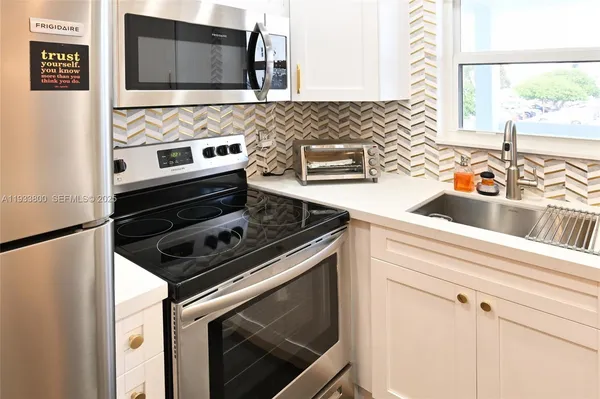 $2,500 | 2860 Northeast 14th Street Causeway, Unit 206D, Pompano Beach, FL 33062