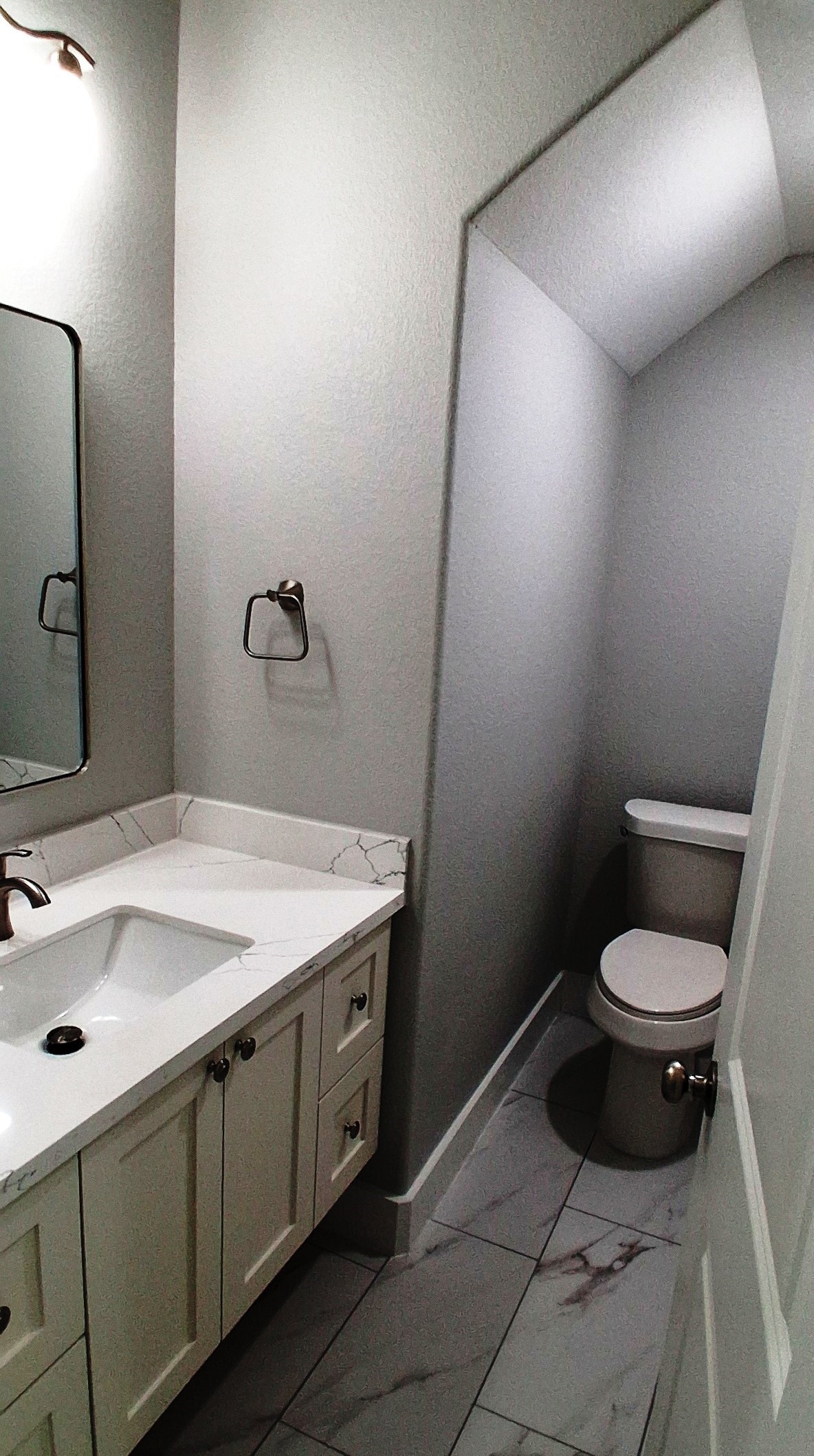 790 Fair Street, Unit A Houston, TX 77088 - Photo 3 of 14 Hallway bath , on first floor