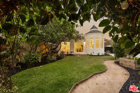 $1,699,000 | 8323 Georgetown Avenue, Los Angeles, CA 90045