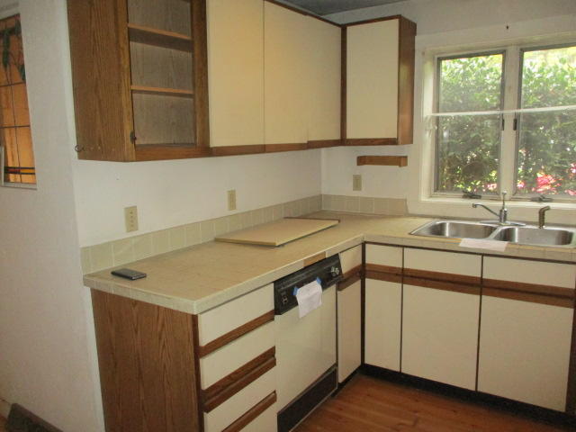 4 Shellback Way, Unit A Mashpee, MA 02649 - Photo 6 of 16 a view of a sink and a window