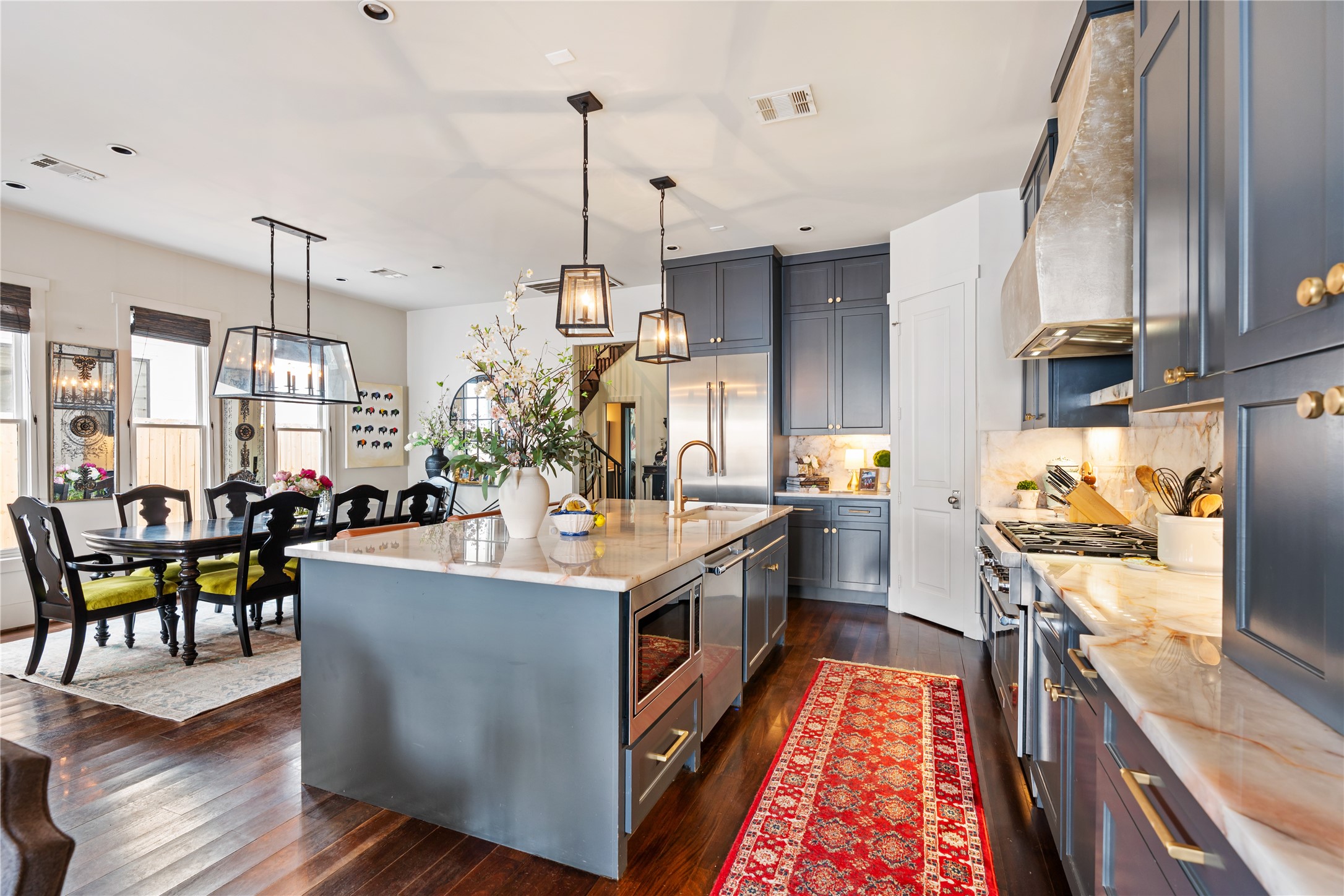 926 Nicholson Street Houston, TX 77008 - Photo 8 of 36 Thoughtfully updated kitchen combines timeless finishes with modern functionality.
