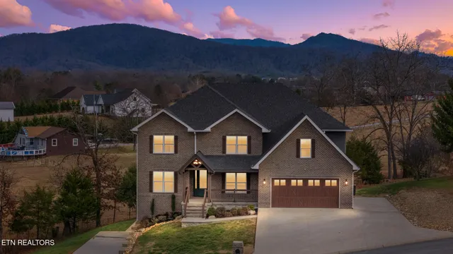 $999,900 | 118 Gallahad Court, Sevierville, TN 37876