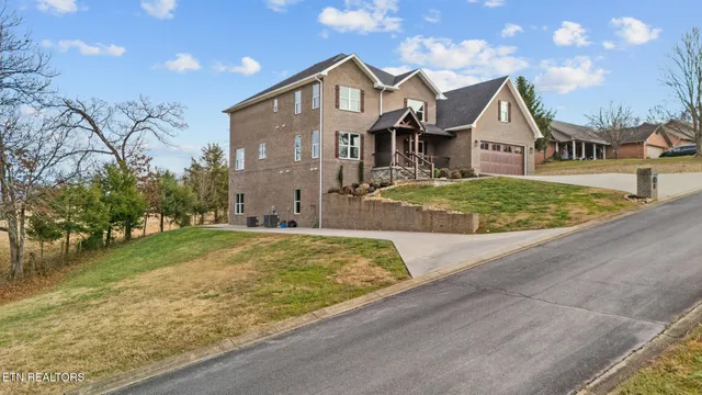 $999,900 | 118 Gallahad Court, Sevierville, TN 37876