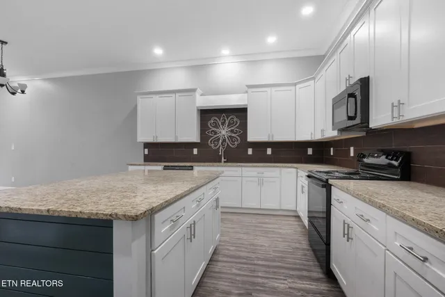 $999,900 | 118 Gallahad Court, Sevierville, TN 37876