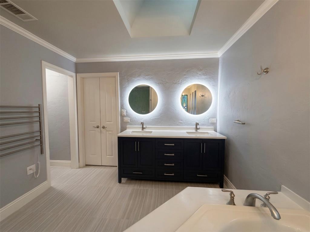 6524 Pheasant Run Road Plano, TX 75023 - Photo 20 of 40 PRIMARY WIDE BATHROOM