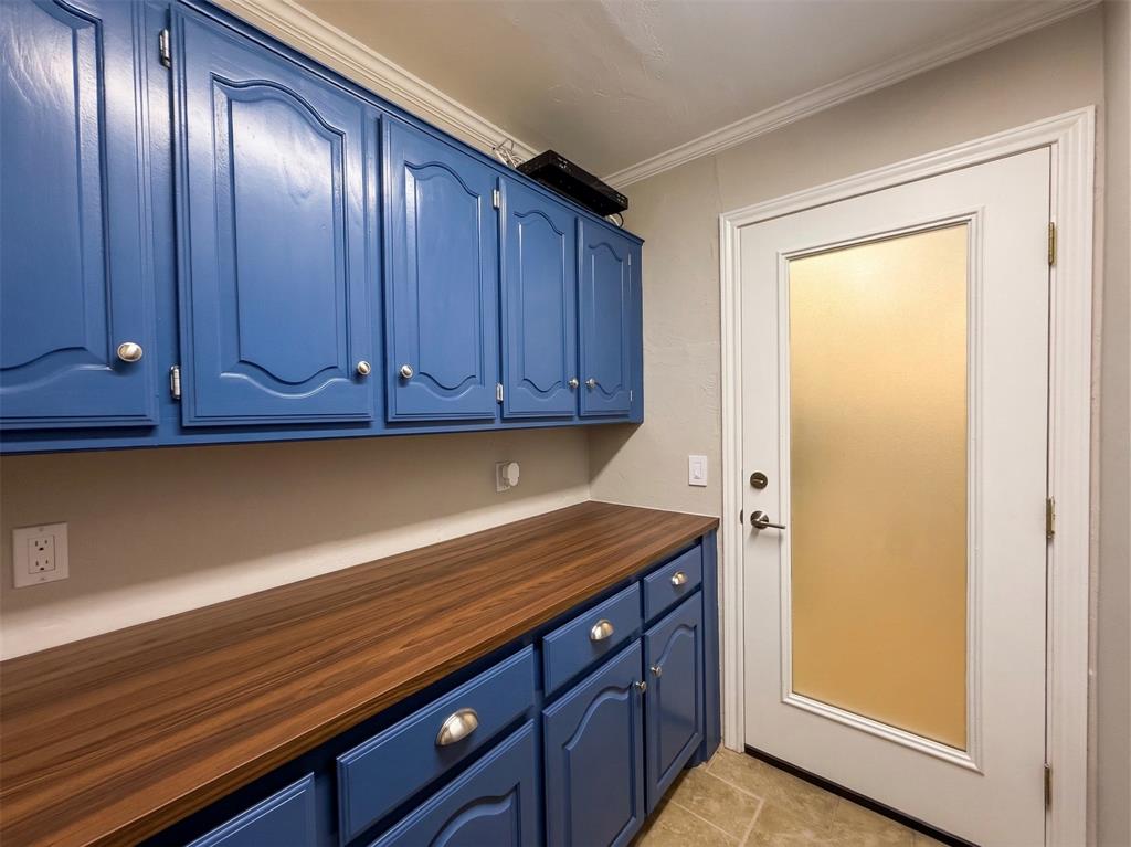 6524 Pheasant Run Road Plano, TX 75023 - Photo 22 of 40 FOLDING STATION & GLASS DOOR