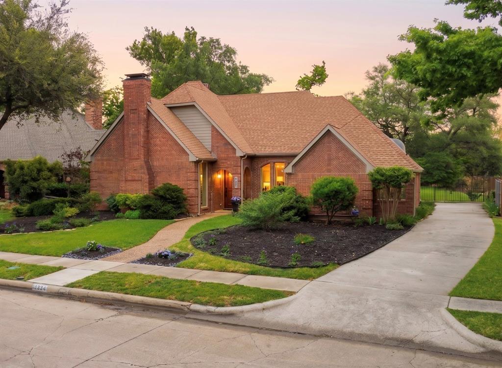 6524 Pheasant Run Road Plano, TX 75023 - Photo 4 of 40 LONG DRIVEWAY TO BACK SIDE GARAGE