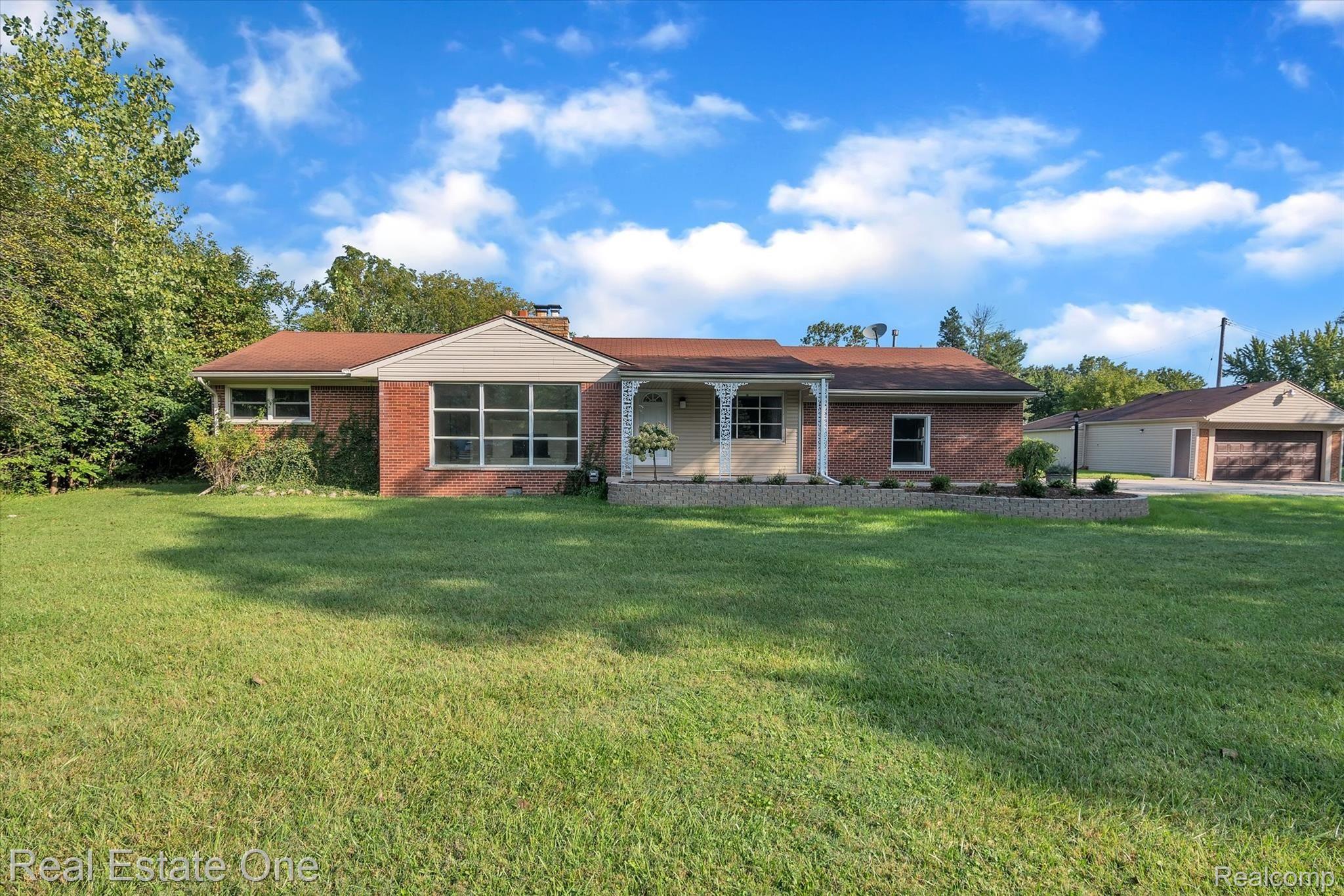 900 Francis Street Rochester, MI 48307 - Photo 4 of 39 03-900 Francis St-Windowstill-Real-Estate-Photography-2.jpg