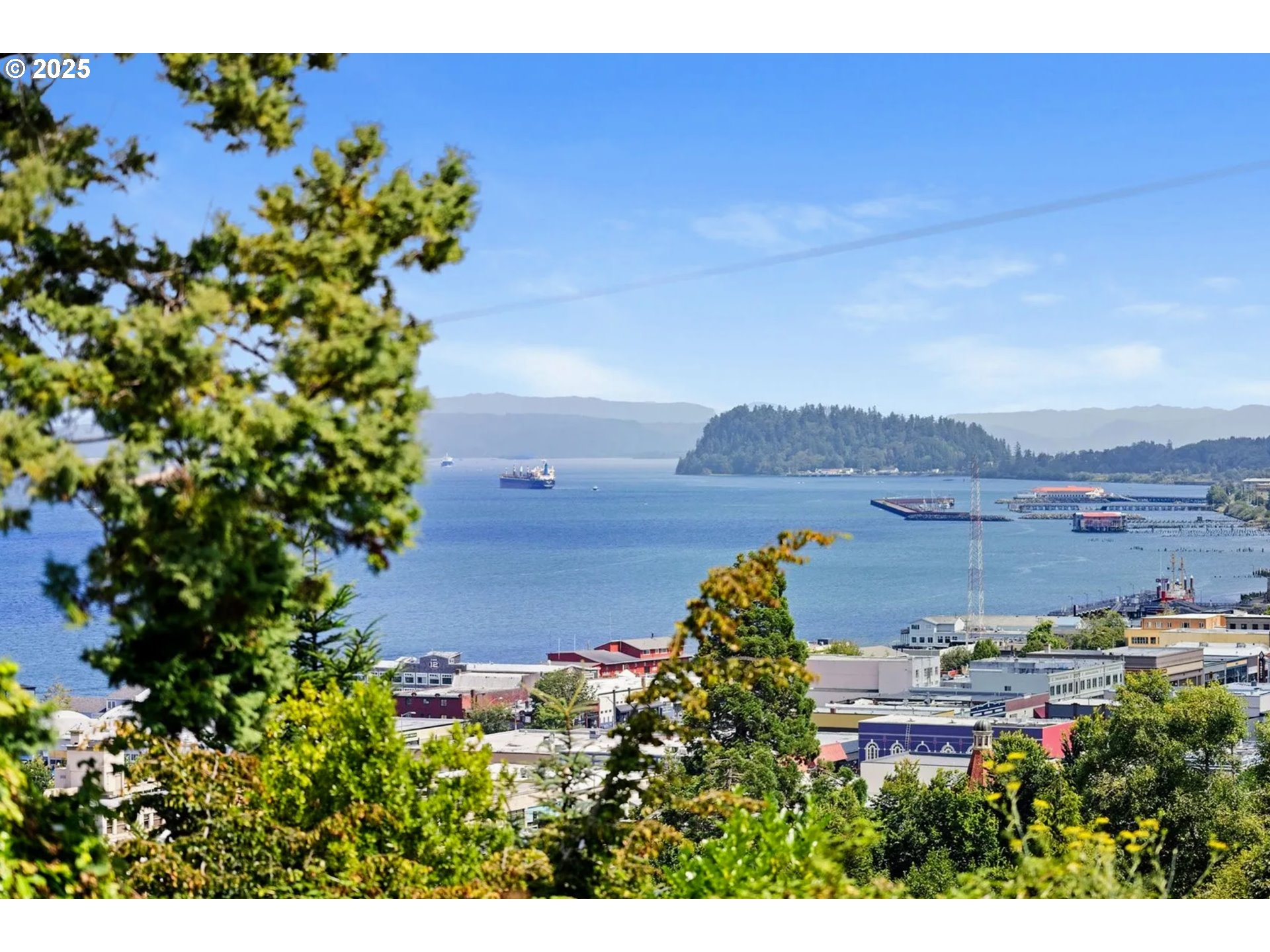 558 4th Street Astoria, OR 97103 - Photo 5 of 21