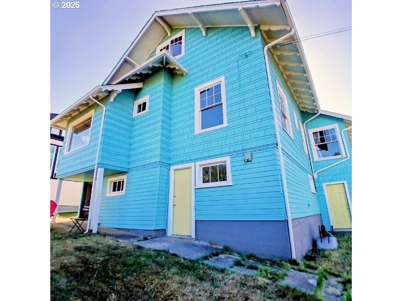 558 4th Street Astoria, OR 97103 - Photo 6 of 21