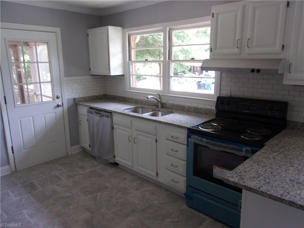 3209 Pine Valley Road High Point, NC 27265 - Photo 9 of 30