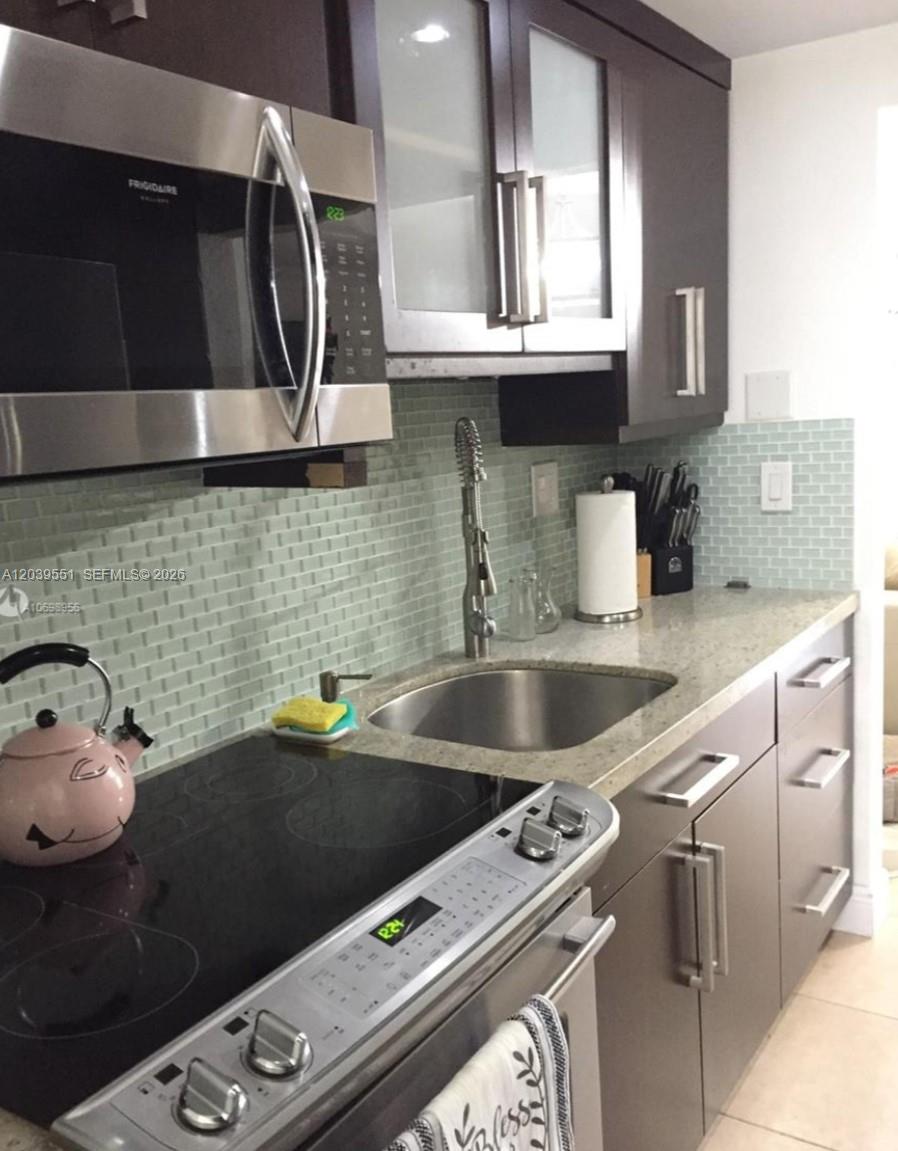 14005 Southwest 67th Terrace Miami, FL 33183 - Photo 10 of 23