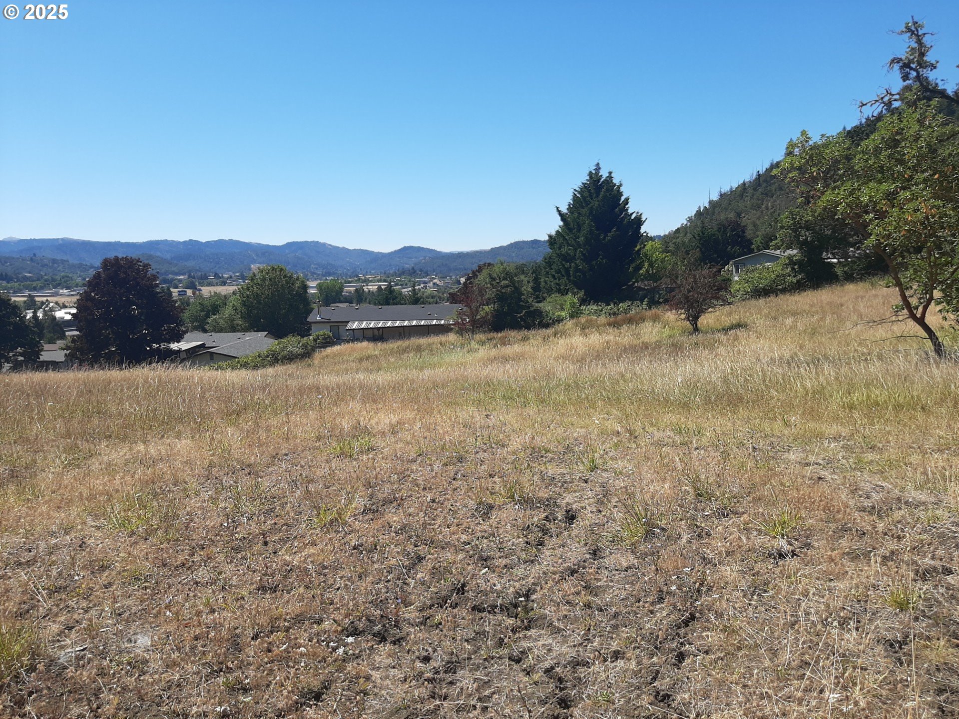 0 Northwest Broad Street Roseburg, OR 97471 - Photo 6 of 13 a view of lake and mountain
