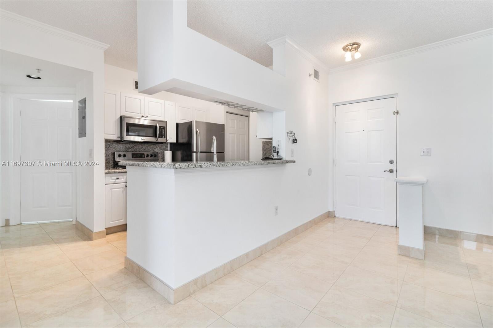 17150 North Bay Road, Unit 2618 Sunny Isles Beach, FL 33160 - Photo 4 of 19