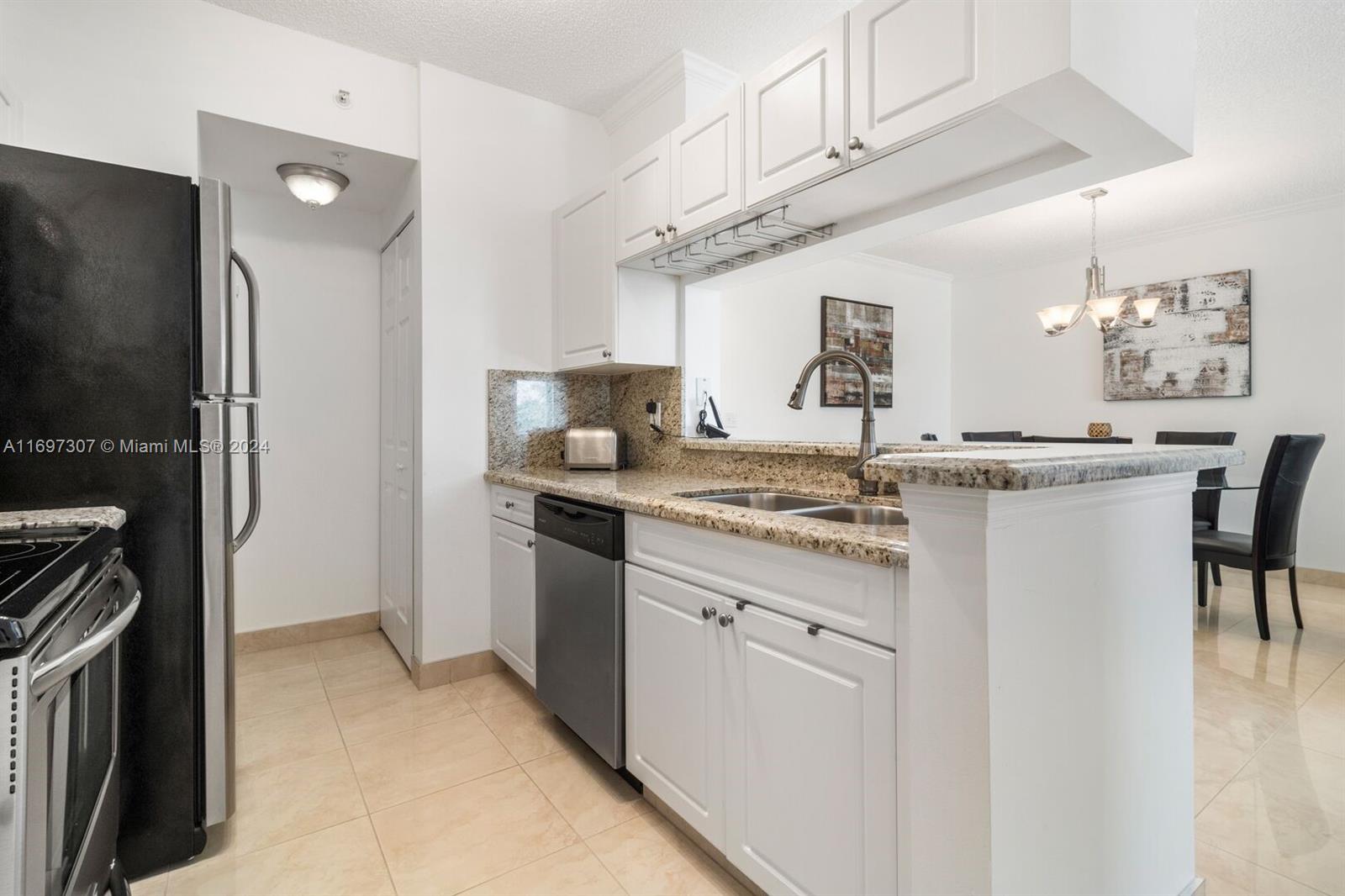 17150 North Bay Road, Unit 2618 Sunny Isles Beach, FL 33160 - Photo 5 of 19