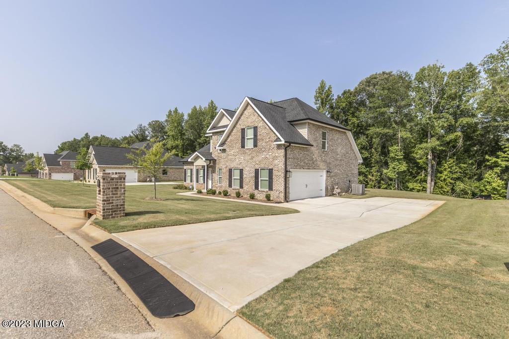 129 Timber Ridge Circle Byron, GA 31008 - Photo 2 of 42 a front view of a house with a yard and garage