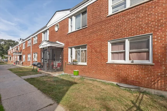 $1,600 | 128 North Menard Avenue, Unit 2A, Chicago, IL 60644