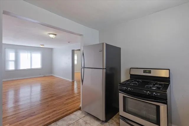 $1,600 | 128 North Menard Avenue, Unit 2A, Chicago, IL 60644
