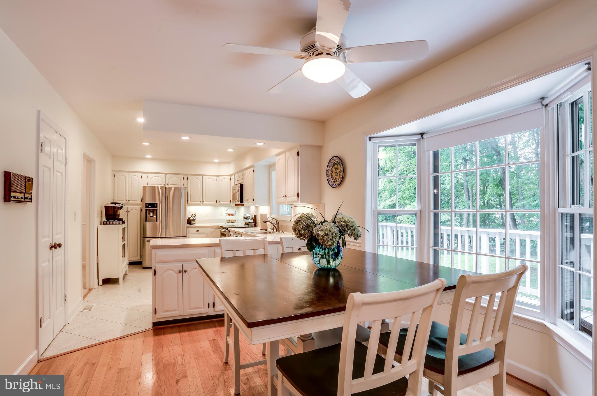 7113 Rivers View Court Columbia, MD 21044 - Photo 11 of 27 Kitchen w/bay window