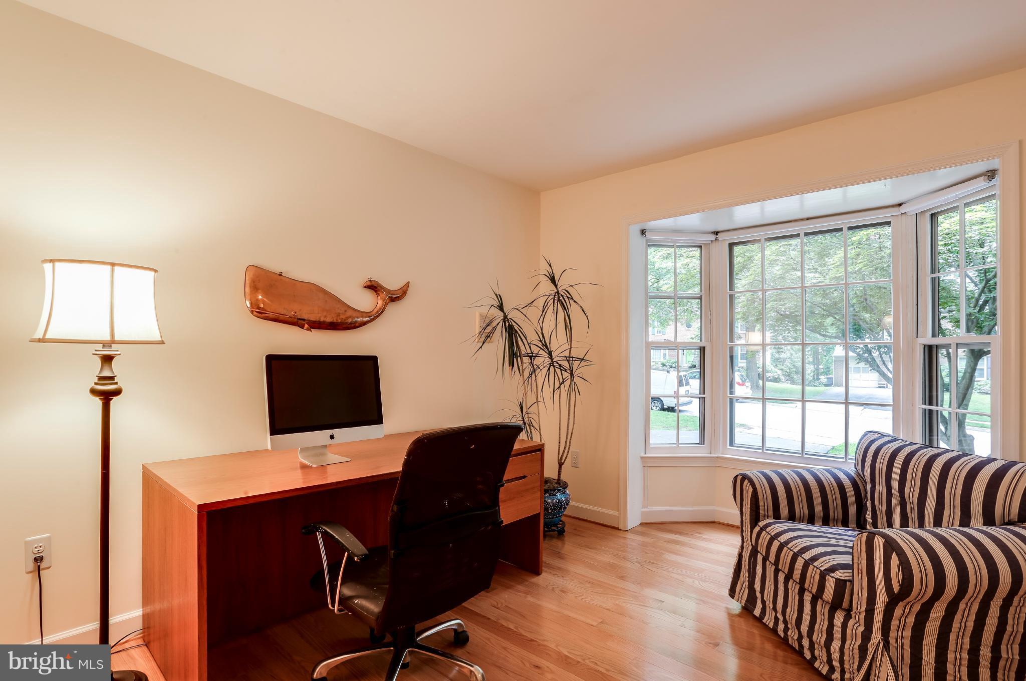 7113 Rivers View Court Columbia, MD 21044 - Photo 3 of 27 Main floor office